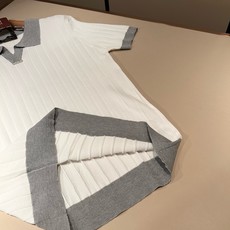 Loro Piana诺悠翩雅 2026春夏男士最新的贸易订单翻领针织短袖T恤,全品相!!上身舒适透气,不僵硬,整体有着丰 Loro Piana诺悠翩雅 2026春夏男士最新的贸易订单翻领针织短袖T恤,全品相!!上身舒适透气,不僵硬,整体有着丰