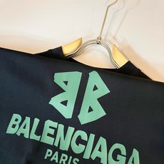 BALENCI*GA巴黎*家 2026春夏新款男女同款👫短袖T恤!走秀图案印花时尚休闲短袖T恤衫!设计logo压胶设计! BALENCI*GA巴黎*家 2026春夏新款男女同款👫短袖T恤!走秀图案印花时尚休闲短袖T恤衫!设计logo压胶设计!