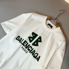 BALENCI*GA巴黎*家 2026春夏新款男女同款👫短袖T恤!走秀图案印花时尚休闲短袖T恤衫!设计logo压胶设计! BALENCI*GA巴黎*家 2026春夏新款男女同款👫短袖T恤!走秀图案印花时尚休闲短袖T恤衫!设计logo压胶设计!