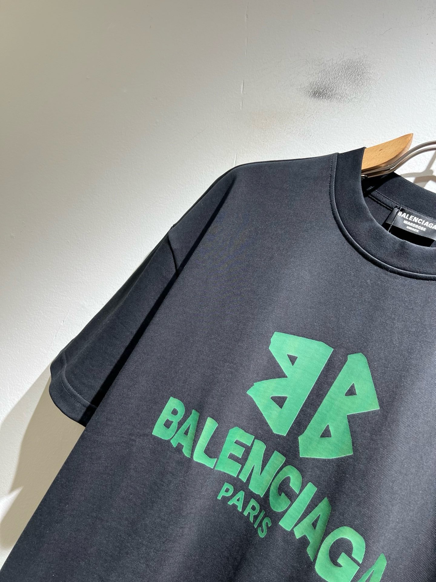 BALENCI*GA巴黎*家 2026春夏新款男女同款👫短袖T恤!走秀图案印花时尚休闲短袖T恤衫!设计logo压胶设计! BALENCI*GA巴黎*家 2026春夏新款男女同款👫短袖T恤!走秀图案印花时尚休闲短袖T恤衫!设计logo压胶设计!