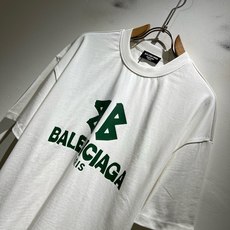 BALENCI*GA巴黎*家 2026春夏新款男女同款👫短袖T恤!走秀图案印花时尚休闲短袖T恤衫!设计logo压胶设计! BALENCI*GA巴黎*家 2026春夏新款男女同款👫短袖T恤!走秀图案印花时尚休闲短袖T恤衫!设计logo压胶设计!