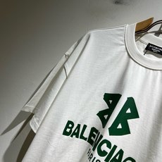 BALENCI*GA巴黎*家 2026春夏新款男女同款👫短袖T恤!走秀图案印花时尚休闲短袖T恤衫!设计logo压胶设计! BALENCI*GA巴黎*家 2026春夏新款男女同款👫短袖T恤!走秀图案印花时尚休闲短袖T恤衫!设计logo压胶设计!