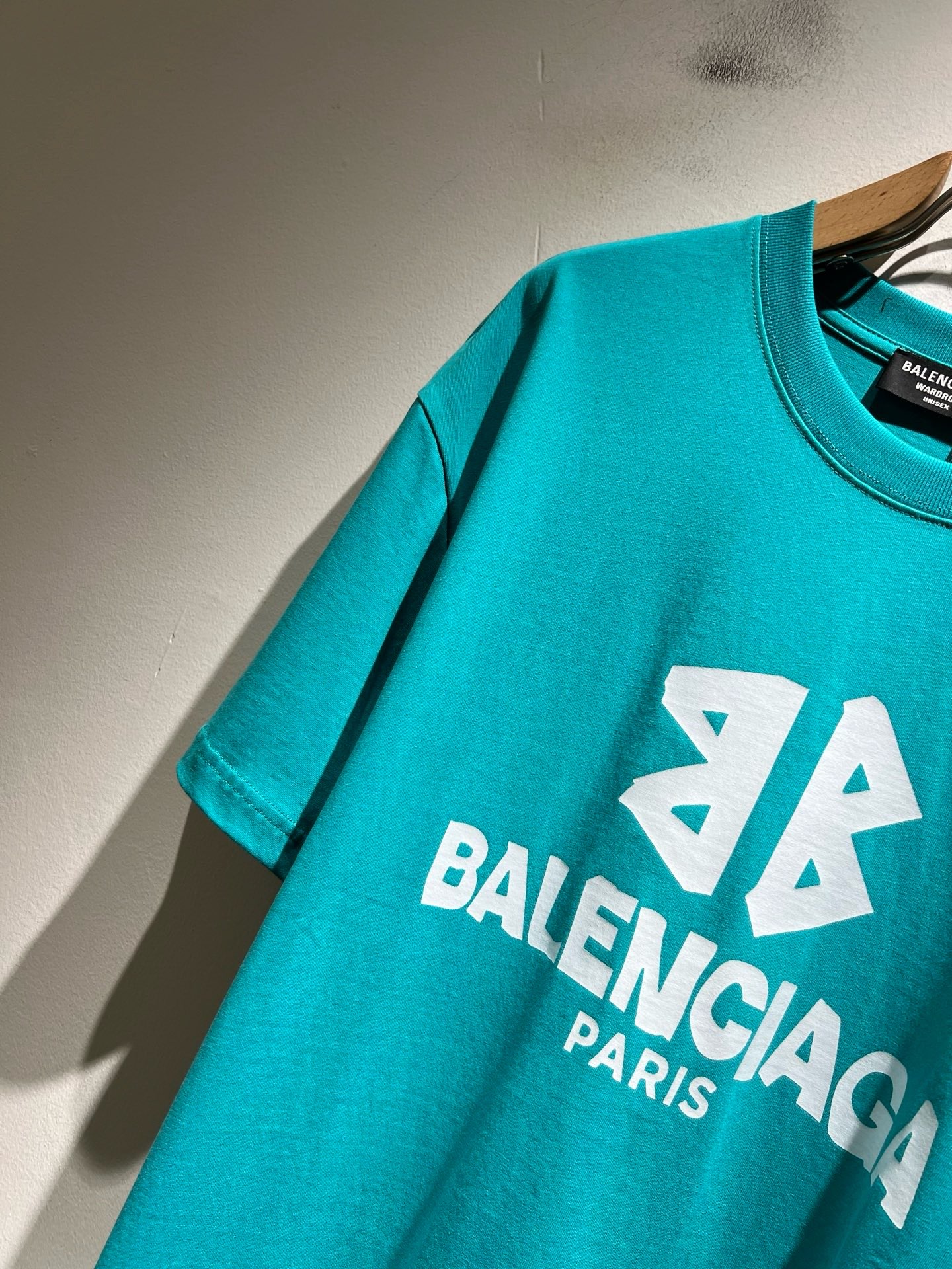 BALENCI*GA巴黎*家 2026春夏新款男女同款👫短袖T恤!走秀图案印花时尚休闲短袖T恤衫!设计logo压胶设计! BALENCI*GA巴黎*家 2026春夏新款男女同款👫短袖T恤!走秀图案印花时尚休闲短袖T恤衫!设计logo压胶设计!