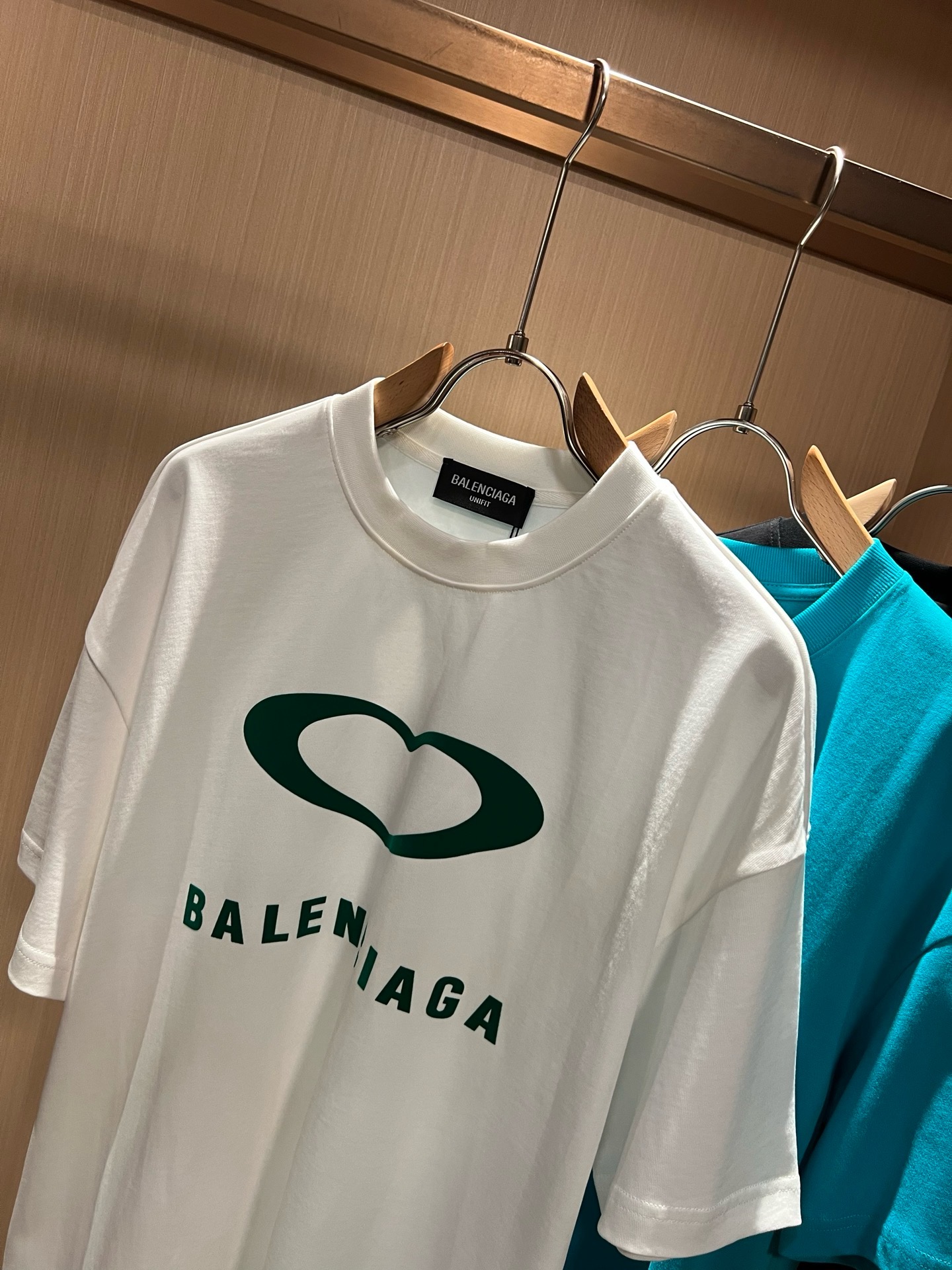 BALENCI*GA巴黎*家 2026春夏新款男女同款👫短袖T恤！走秀图案印花时尚休闲短袖T恤衫！设计logo压胶设计！