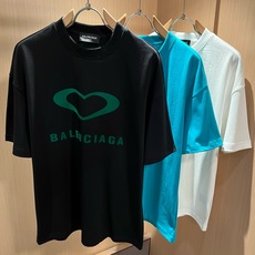 BALENCI*GA巴黎*家 2026春夏新款男女同款👫短袖T恤!走秀图案印花时尚休闲短袖T恤衫!设计logo压胶设计! BALENCI*GA巴黎*家 2026春夏新款男女同款👫短袖T恤!走秀图案印花时尚休闲短袖T恤衫!设计logo压胶设计!