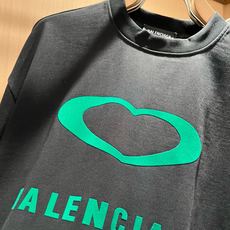 BALENCI*GA巴黎*家 2026春夏新款男女同款👫短袖T恤!走秀图案印花时尚休闲短袖T恤衫!设计logo压胶设计! BALENCI*GA巴黎*家 2026春夏新款男女同款👫短袖T恤!走秀图案印花时尚休闲短袖T恤衫!设计logo压胶设计!