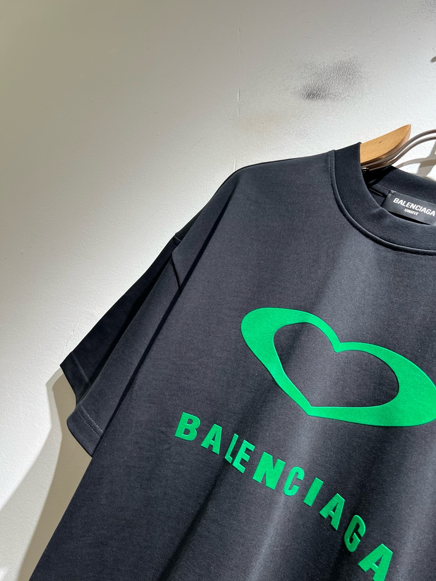 BALENCI*GA巴黎*家 2026春夏新款男女同款👫短袖T恤！走秀图案印花时尚休闲短袖T恤衫！设计logo压胶设计！