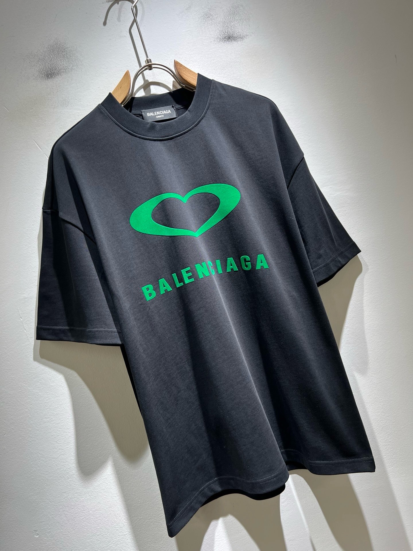 BALENCI*GA巴黎*家 2026春夏新款男女同款👫短袖T恤！走秀图案印花时尚休闲短袖T恤衫！设计logo压胶设计！