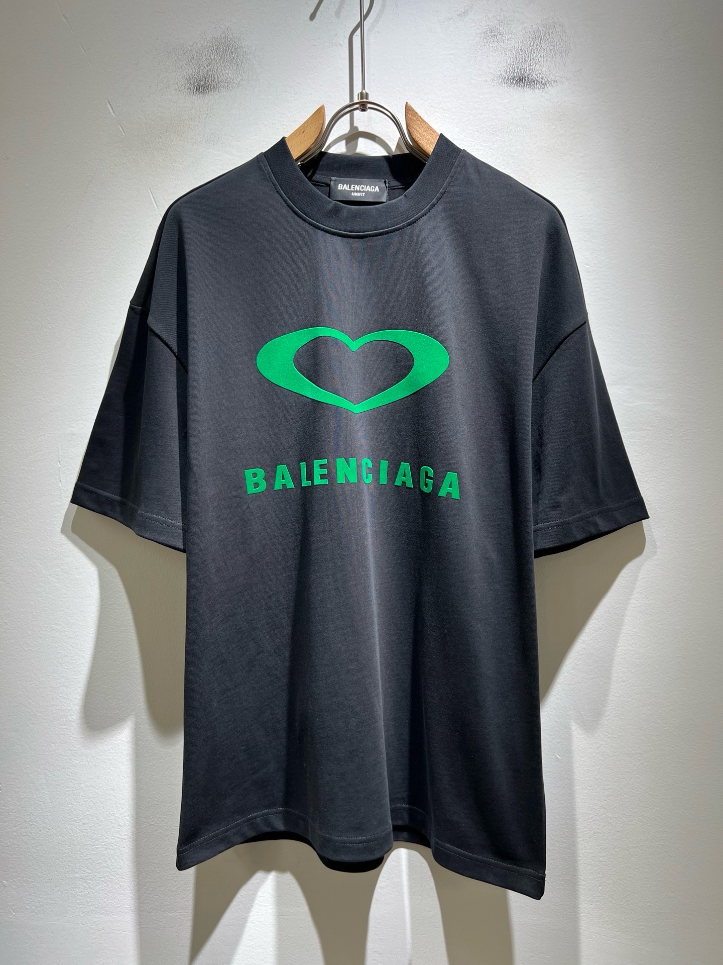 BALENCI*GA巴黎*家 2026春夏新款男女同款👫短袖T恤！走秀图案印花时尚休闲短袖T恤衫！设计logo压胶设计！