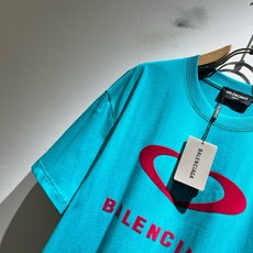 BALENCI*GA巴黎*家 2026春夏新款男女同款👫短袖T恤!走秀图案印花时尚休闲短袖T恤衫!设计logo压胶设计! BALENCI*GA巴黎*家 2026春夏新款男女同款👫短袖T恤!走秀图案印花时尚休闲短袖T恤衫!设计logo压胶设计!