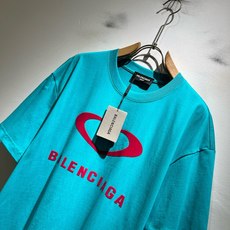 BALENCI*GA巴黎*家 2026春夏新款男女同款👫短袖T恤!走秀图案印花时尚休闲短袖T恤衫!设计logo压胶设计! BALENCI*GA巴黎*家 2026春夏新款男女同款👫短袖T恤!走秀图案印花时尚休闲短袖T恤衫!设计logo压胶设计!