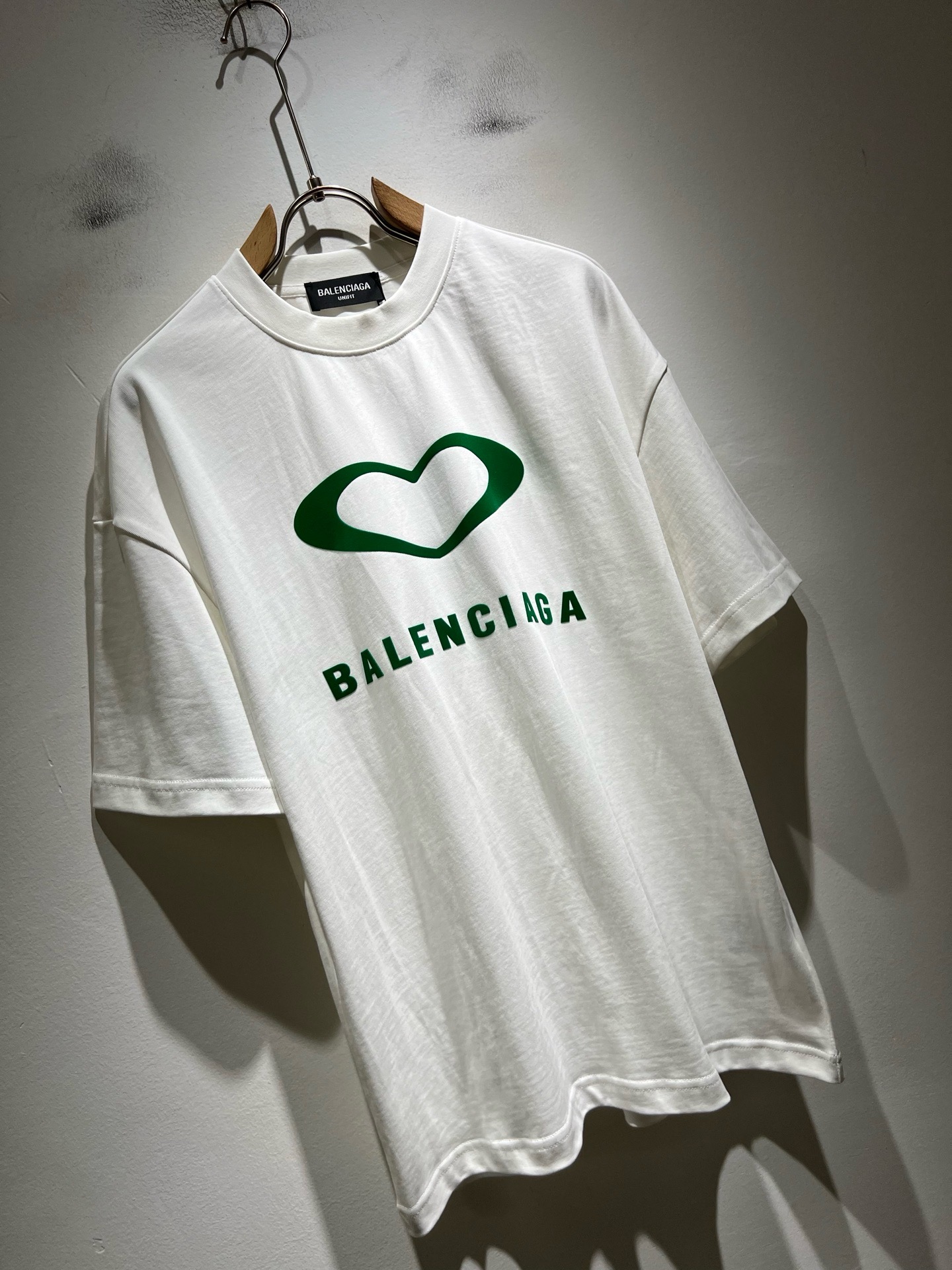 BALENCI*GA巴黎*家 2026春夏新款男女同款👫短袖T恤！走秀图案印花时尚休闲短袖T恤衫！设计logo压胶设计！