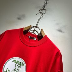 Moncler蒙家 2026春夏男女同款👫情侣款最新的贸易订单短袖T恤,全品相!!网红款!采用logo图案印花设计!上身 Moncler蒙家 2026春夏男女同款👫情侣款最新的贸易订单短袖T恤,全品相!!网红款!采用logo图案印花设计!上身