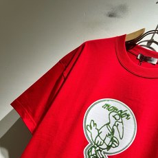 Moncler蒙家 2026春夏男女同款👫情侣款最新的贸易订单短袖T恤,全品相!!网红款!采用logo图案印花设计!上身 Moncler蒙家 2026春夏男女同款👫情侣款最新的贸易订单短袖T恤,全品相!!网红款!采用logo图案印花设计!上身