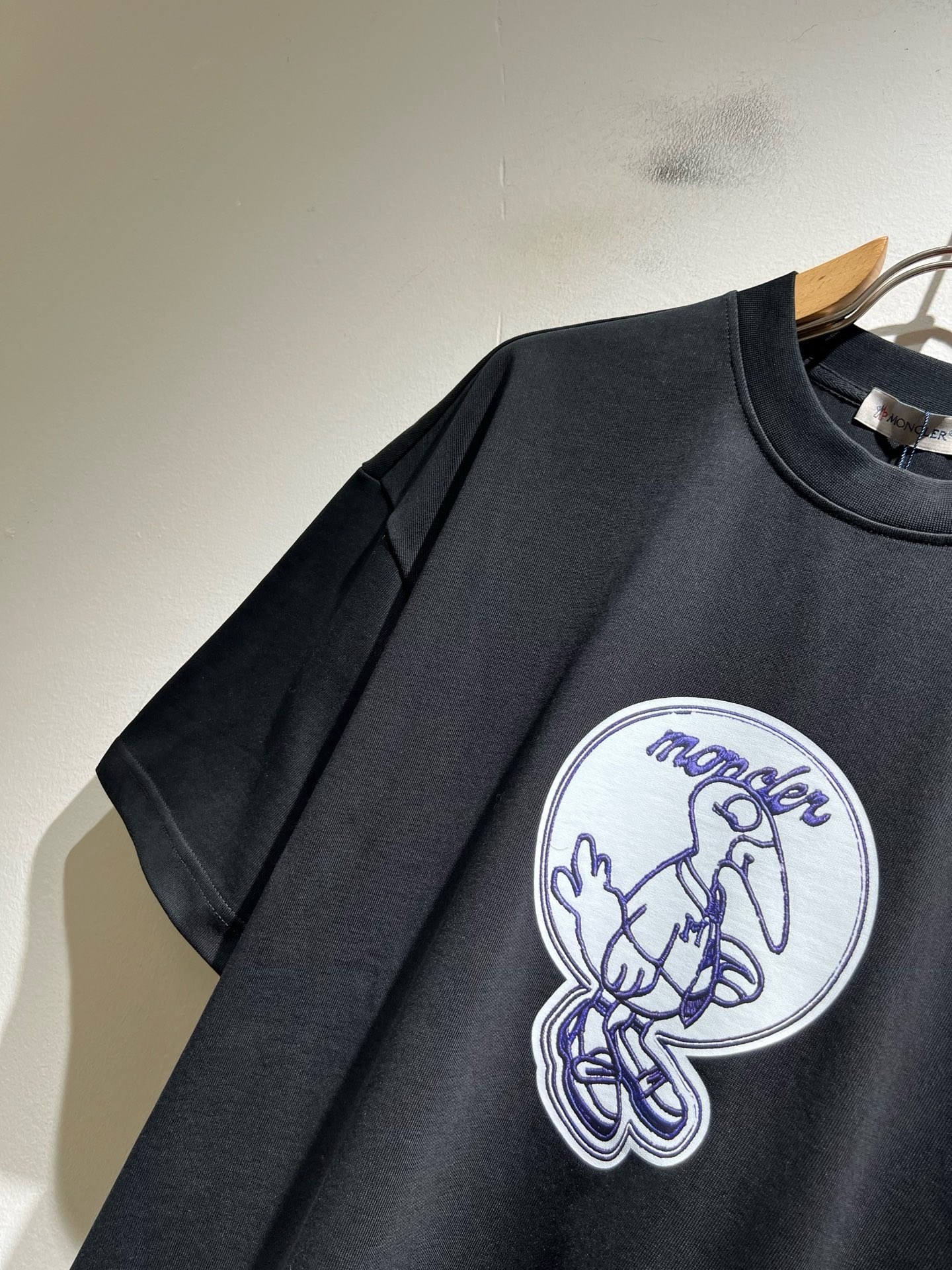 Moncler蒙家 2026春夏男女同款👫情侣款最新的贸易订单短袖T恤，全品相！！网红款！采用logo图案印花设计！上身