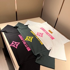 LouisVuitt*路易*登 2026春夏全新系列单品上线,非常时髦前卫的一款男女同款短袖T恤,标识logo图案压胶修 LouisVuitt*路易*登 2026春夏全新系列单品上线,非常时髦前卫的一款男女同款短袖T恤,标识logo图案压胶修