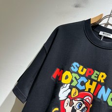 Mosch*ino莫斯*诺2026春夏新款男女同款👫T恤,超多明星网红喜爱,宽松版型,男女同款 精选超优质100%精梳棉 Mosch*ino莫斯*诺2026春夏新款男女同款👫T恤,超多明星网红喜爱,宽松版型,男女同款 精选超优质100%精梳棉