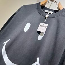 Mosch*ino莫斯*诺2026春夏新款男女同款👫T恤,超多明星网红喜爱,宽松版型,男女同款 精选超优质100%精梳棉 Mosch*ino莫斯*诺2026春夏新款男女同款👫T恤,超多明星网红喜爱,宽松版型,男女同款 精选超优质100%精梳棉