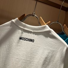 Mosch*ino莫斯*诺2026春夏新款男女同款👫T恤,超多明星网红喜爱,宽松版型,男女同款 精选超优质100%精梳棉 Mosch*ino莫斯*诺2026春夏新款男女同款👫T恤,超多明星网红喜爱,宽松版型,男女同款 精选超优质100%精梳棉