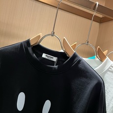 Mosch*ino莫斯*诺2026春夏新款男女同款👫T恤,超多明星网红喜爱,宽松版型,男女同款 精选超优质100%精梳棉 Mosch*ino莫斯*诺2026春夏新款男女同款👫T恤,超多明星网红喜爱,宽松版型,男女同款 精选超优质100%精梳棉