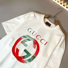 Gucc*古家 2026春夏新款男女同情侣款👫休闲宽松棉质圆领短袖T恤衫!贸易公司渠道稀出,同步官网发售 ! 春 Gucc*古家 2026春夏新款男女同情侣款👫休闲宽松棉质圆领短袖T恤衫!贸易公司渠道稀出,同步官网发售 ! 春