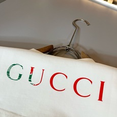 Gucc*古家 2026春夏新款男女同情侣款👫休闲宽松棉质圆领短袖T恤衫!贸易公司渠道稀出,同步官网发售 ! 春 Gucc*古家 2026春夏新款男女同情侣款👫休闲宽松棉质圆领短袖T恤衫!贸易公司渠道稀出,同步官网发售 ! 春