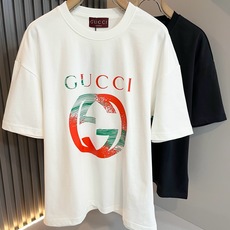 Gucc*古家 2026春夏新款男女同情侣款👫休闲宽松棉质圆领短袖T恤衫!贸易公司渠道稀出,同步官网发售 ! 春 Gucc*古家 2026春夏新款男女同情侣款👫休闲宽松棉质圆领短袖T恤衫!贸易公司渠道稀出,同步官网发售 ! 春