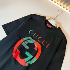 Gucc*古家 2026春夏新款男女同情侣款👫休闲宽松棉质圆领短袖T恤衫!贸易公司渠道稀出,同步官网发售 ! 春 Gucc*古家 2026春夏新款男女同情侣款👫休闲宽松棉质圆领短袖T恤衫!贸易公司渠道稀出,同步官网发售 ! 春