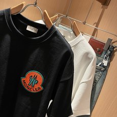 Moncler蒙家 2026春夏最新男女同款👫贸易订单短袖T恤,全品相!!网红款!采用logo图案植绒设计!上身舒适透气 Moncler蒙家 2026春夏最新男女同款👫贸易订单短袖T恤,全品相!!网红款!采用logo图案植绒设计!上身舒适透气
