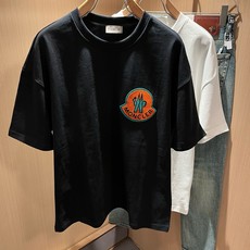 Moncler蒙家 2026春夏最新男女同款👫贸易订单短袖T恤,全品相!!网红款!采用logo图案植绒设计!上身舒适透气 Moncler蒙家 2026春夏最新男女同款👫贸易订单短袖T恤,全品相!!网红款!采用logo图案植绒设计!上身舒适透气