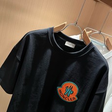 Moncler蒙家 2026春夏最新男女同款👫贸易订单短袖T恤,全品相!!网红款!采用logo图案植绒设计!上身舒适透气 Moncler蒙家 2026春夏最新男女同款👫贸易订单短袖T恤,全品相!!网红款!采用logo图案植绒设计!上身舒适透气