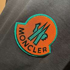 Moncler蒙家 2026春夏最新男女同款👫贸易订单短袖T恤,全品相!!网红款!采用logo图案植绒设计!上身舒适透气 Moncler蒙家 2026春夏最新男女同款👫贸易订单短袖T恤,全品相!!网红款!采用logo图案植绒设计!上身舒适透气