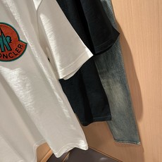 Moncler蒙家 2026春夏最新男女同款👫贸易订单短袖T恤,全品相!!网红款!采用logo图案植绒设计!上身舒适透气 Moncler蒙家 2026春夏最新男女同款👫贸易订单短袖T恤,全品相!!网红款!采用logo图案植绒设计!上身舒适透气