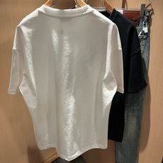 Moncler蒙家 2026春夏最新男女同款👫贸易订单短袖T恤,全品相!!网红款!采用logo图案植绒设计!上身舒适透气 Moncler蒙家 2026春夏最新男女同款👫贸易订单短袖T恤,全品相!!网红款!采用logo图案植绒设计!上身舒适透气