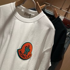 Moncler蒙家 2026春夏最新男女同款👫贸易订单短袖T恤,全品相!!网红款!采用logo图案植绒设计!上身舒适透气 Moncler蒙家 2026春夏最新男女同款👫贸易订单短袖T恤,全品相!!网红款!采用logo图案植绒设计!上身舒适透气