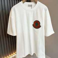 Moncler蒙家 2026春夏最新男女同款👫贸易订单短袖T恤,全品相!!网红款!采用logo图案植绒设计!上身舒适透气 Moncler蒙家 2026春夏最新男女同款👫贸易订单短袖T恤,全品相!!网红款!采用logo图案植绒设计!上身舒适透气