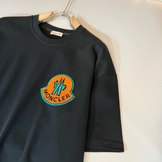 Moncler蒙家 2026春夏最新男女同款👫贸易订单短袖T恤,全品相!!网红款!采用logo图案植绒设计!上身舒适透气 Moncler蒙家 2026春夏最新男女同款👫贸易订单短袖T恤,全品相!!网红款!采用logo图案植绒设计!上身舒适透气