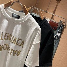 BALENCI*GA巴黎*家 春夏新款男女同款👫短袖T恤!走秀图案印花时尚休闲短袖T恤衫!设计logo印花设计!极具设计 BALENCI*GA巴黎*家 春夏新款男女同款👫短袖T恤!走秀图案印花时尚休闲短袖T恤衫!设计logo印花设计!极具设计