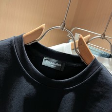 BALENCI*GA巴黎*家 春夏新款男女同款👫短袖T恤!走秀图案印花时尚休闲短袖T恤衫!设计logo压胶设计!极具设计 BALENCI*GA巴黎*家 春夏新款男女同款👫短袖T恤!走秀图案印花时尚休闲短袖T恤衫!设计logo压胶设计!极具设计