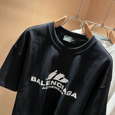 BALENCI*GA巴黎*家 春夏新款男女同款👫短袖T恤!走秀图案印花时尚休闲短袖T恤衫!设计logo压胶设计!极具设计 BALENCI*GA巴黎*家 春夏新款男女同款👫短袖T恤!走秀图案印花时尚休闲短袖T恤衫!设计logo压胶设计!极具设计