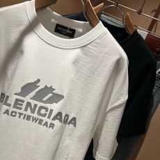BALENCI*GA巴黎*家 春夏新款男女同款👫短袖T恤!走秀图案印花时尚休闲短袖T恤衫!设计logo压胶设计!极具设计 BALENCI*GA巴黎*家 春夏新款男女同款👫短袖T恤!走秀图案印花时尚休闲短袖T恤衫!设计logo压胶设计!极具设计