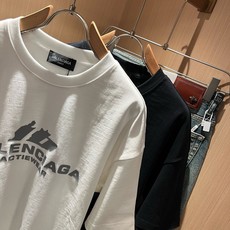 BALENCI*GA巴黎*家 春夏新款男女同款👫短袖T恤!走秀图案印花时尚休闲短袖T恤衫!设计logo压胶设计!极具设计 BALENCI*GA巴黎*家 春夏新款男女同款👫短袖T恤!走秀图案印花时尚休闲短袖T恤衫!设计logo压胶设计!极具设计