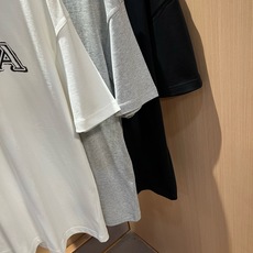 PRAD*A普*达2026春夏新款男女同款👫短袖T恤,最新款全网独家首上!!~既经典有时尚百搭,谁不爱啊,将经典再次展现 PRAD*A普*达2026春夏新款男女同款👫短袖T恤,最新款全网独家首上!!~既经典有时尚百搭,谁不爱啊,将经典再次展现