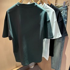 PRAD*A普*达2026春夏新款男女同款👫短袖T恤,最新款全网独家首上!!~既经典有时尚百搭,谁不爱啊,将经典再次展现 PRAD*A普*达2026春夏新款男女同款👫短袖T恤,最新款全网独家首上!!~既经典有时尚百搭,谁不爱啊,将经典再次展现