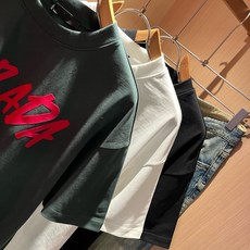 PRAD*A普*达2026春夏新款男女同款👫短袖T恤,最新款全网独家首上!!~既经典有时尚百搭,谁不爱啊,将经典再次展现 PRAD*A普*达2026春夏新款男女同款👫短袖T恤,最新款全网独家首上!!~既经典有时尚百搭,谁不爱啊,将经典再次展现