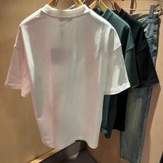PRAD*A普*达2026春夏新款男女同款👫短袖T恤,最新款全网独家首上!!~既经典有时尚百搭,谁不爱啊,将经典再次展现 PRAD*A普*达2026春夏新款男女同款👫短袖T恤,最新款全网独家首上!!~既经典有时尚百搭,谁不爱啊,将经典再次展现