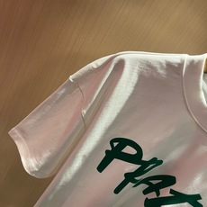 PRAD*A普*达2026春夏新款男女同款👫短袖T恤,最新款全网独家首上!!~既经典有时尚百搭,谁不爱啊,将经典再次展现 PRAD*A普*达2026春夏新款男女同款👫短袖T恤,最新款全网独家首上!!~既经典有时尚百搭,谁不爱啊,将经典再次展现