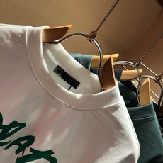 PRAD*A普*达2026春夏新款男女同款👫短袖T恤,最新款全网独家首上!!~既经典有时尚百搭,谁不爱啊,将经典再次展现 PRAD*A普*达2026春夏新款男女同款👫短袖T恤,最新款全网独家首上!!~既经典有时尚百搭,谁不爱啊,将经典再次展现