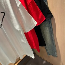 PRAD*A普*达2026春夏新款男女同款👫短袖T恤,最新款全网独家首上!!~既经典有时尚百搭,谁不爱啊,将经典再次展现 PRAD*A普*达2026春夏新款男女同款👫短袖T恤,最新款全网独家首上!!~既经典有时尚百搭,谁不爱啊,将经典再次展现