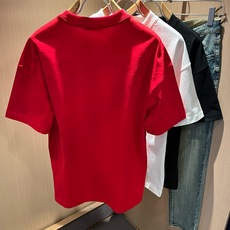 PRAD*A普*达2026春夏新款男女同款👫短袖T恤,最新款全网独家首上!!~既经典有时尚百搭,谁不爱啊,将经典再次展现 PRAD*A普*达2026春夏新款男女同款👫短袖T恤,最新款全网独家首上!!~既经典有时尚百搭,谁不爱啊,将经典再次展现